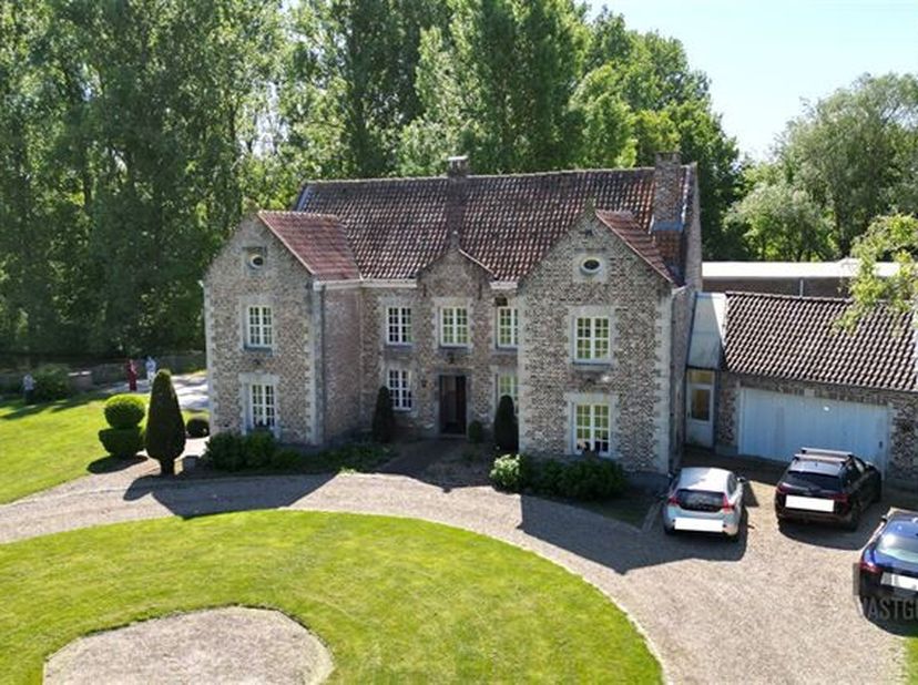Verkoopprijs via Share Deal. Landelijk Genieten in Tijdloze Rust Authentiek 17de-eeuws Landgoed op 1,8 ha&lt;br /&gt;
Welkom in dit uniek, historisch landgo