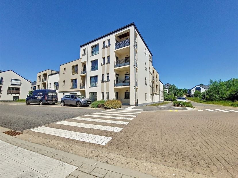 W Immobilière vous propose à Arlon dans un quartier résidentiel prisé, un très bel appartement lumineux de 89 m² avec terrasse. Ce bien se compose com