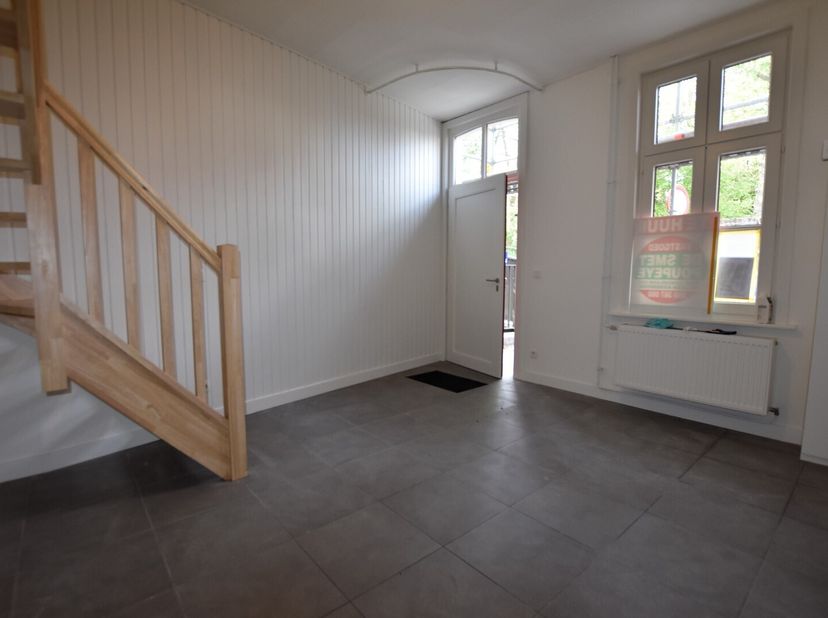 Deze gezellige stadswoning is gelegen op uiterst gunstige ligging in het pittoreske Brugge. Hier woont u op wandelafstand van het station en het centr