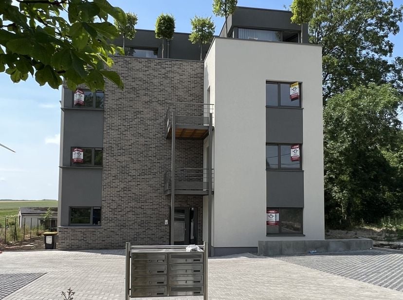 Laissez-vous séduire par la nouvelle résidence à Estinnes, grâce à ce magnifique appartement de 98 m2, il ne pourra que vous satisfaire. Tout est fait