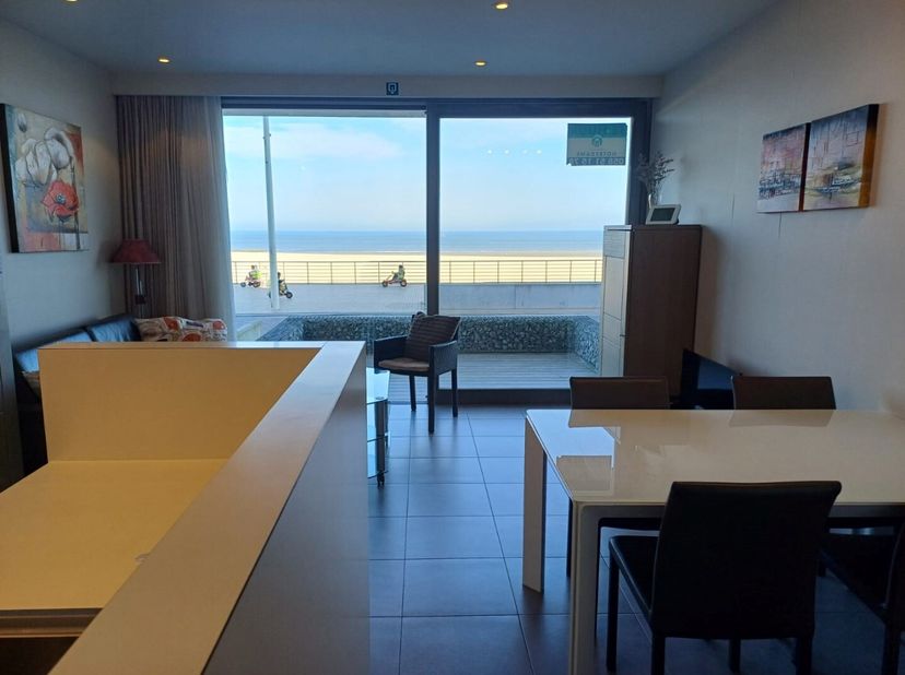 Profitez de l&#039;ultime sensation côtière dans cet appartement récent et économe en énergie (étiquette B) situé en bord de mer à Koksijde. Situé dans un