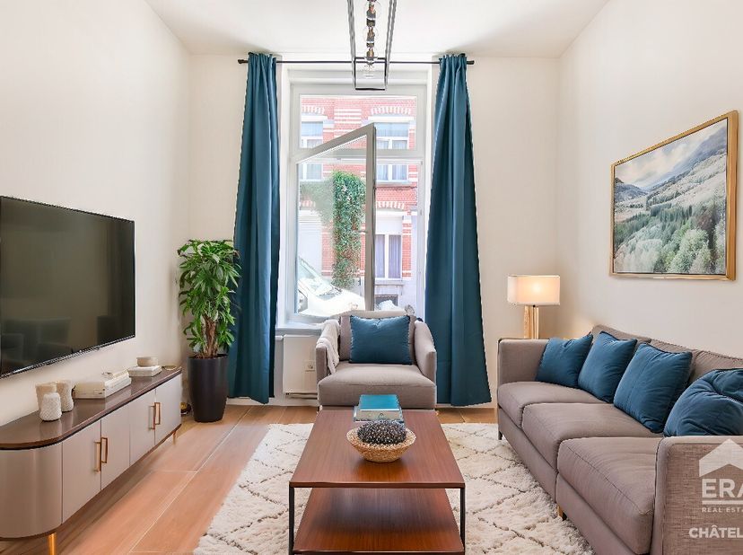 ERA CHATELAIN vous propose ce superbe appartement duplex non meublé avec terrasse entièrement remis à neuf dune surface de 70 m², idéalement situé à p