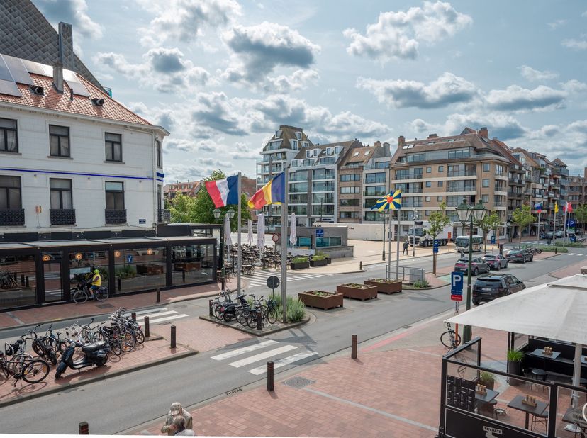 Appartement d&#039;angle spacieux avec 3 chambres et vue dégagée - Lippenslaan, au niveau de la place Alfred Verwee&lt;br /&gt;
Cet appartement lumineux est idéa