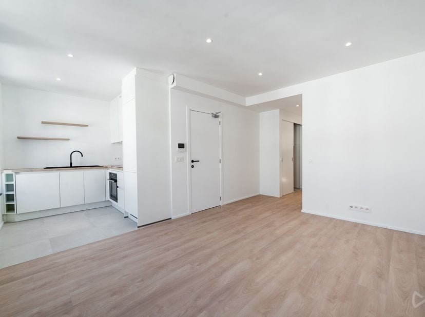 VENTE SOUMISE AU RÉGIME DE LA TVA&lt;br /&gt;
We Invest Mons a le plaisir de vous proposer ce superbe appartement une chambre entièrement rénové, idéalement