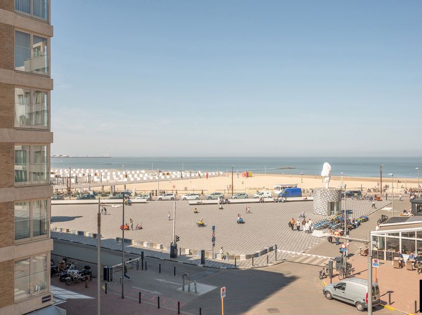 Appartement soigné avec vue latérale sur la mer  Emplacement de choix près de la digue et de la Place Rubens&lt;br /&gt;
À deux pas de la digue et de la Pla