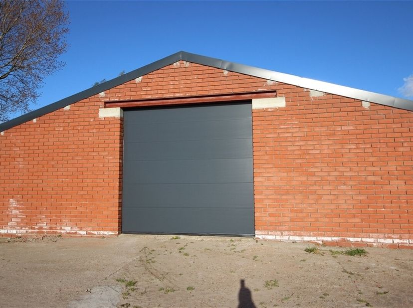 MALDEGEM | Opslagplaats van +/- 380m² gelegen in een goed bereikbare omgeving met rustige ligging.&lt;br /&gt;
Deze opslagruimte werd vernieuwd (automatisch