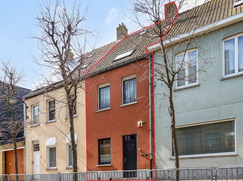 La Panne : Maison prête à emménager avec garage au cur du centre-ville Vous êtes à la recherche d&#039;une maison spacieuse et récemment rénovée au centre