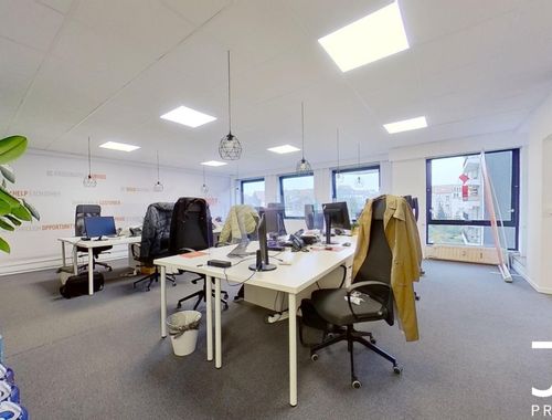                                         Bureaux à louer à Etterbeek, € 2.250
