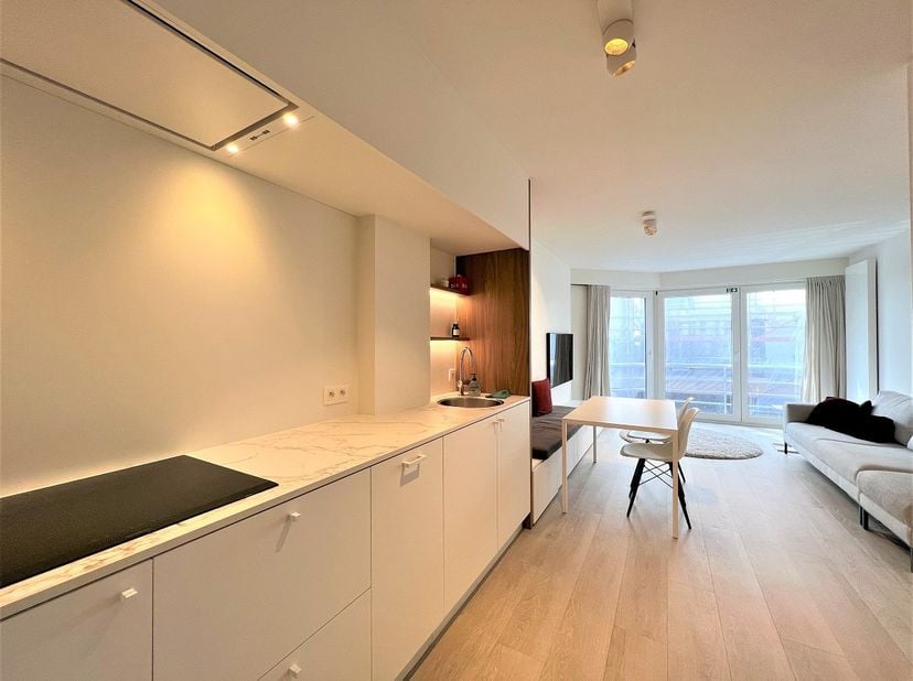 Prachtig gerenoveerd 1-slaapkamer appartement met zijdelings zeezicht in het Zoute vlakbij het strand, en op loopafstand van de winkels, restaurants e