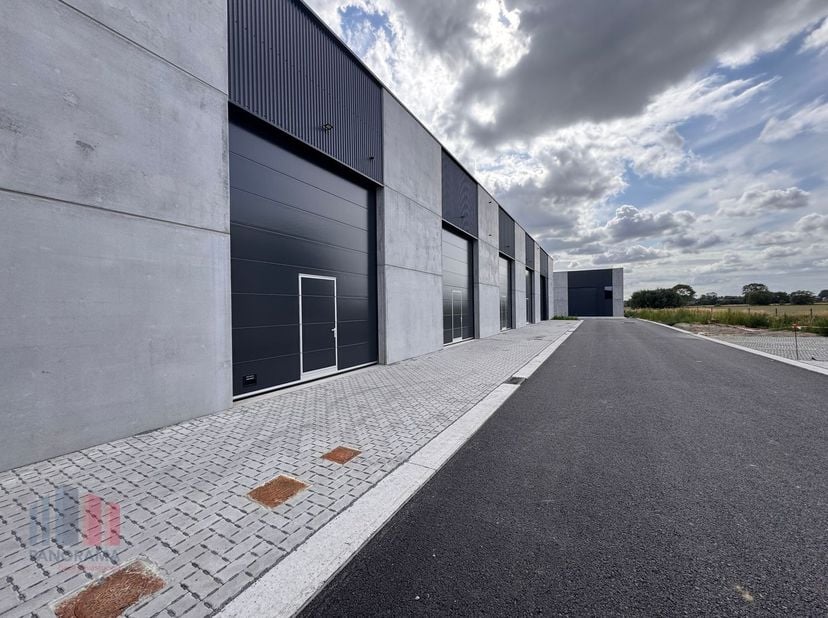 Nieuwbouw KMO-unit met een oppervlakte van +/- 90 m² te koop, de unit maakt deel uit van de gloednieuwe KMO-site &quot;CLARYSSE BUSINESS PARK&quot; en is uitste