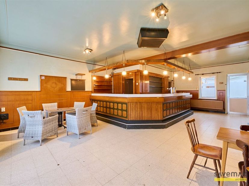 Local commercial avec habitation 254m2 4 sk centre Leopoldsburg&lt;br /&gt;
Idéalement situé dans le centre de Leopoldsburg, sur le marché hebdomadaire, se
