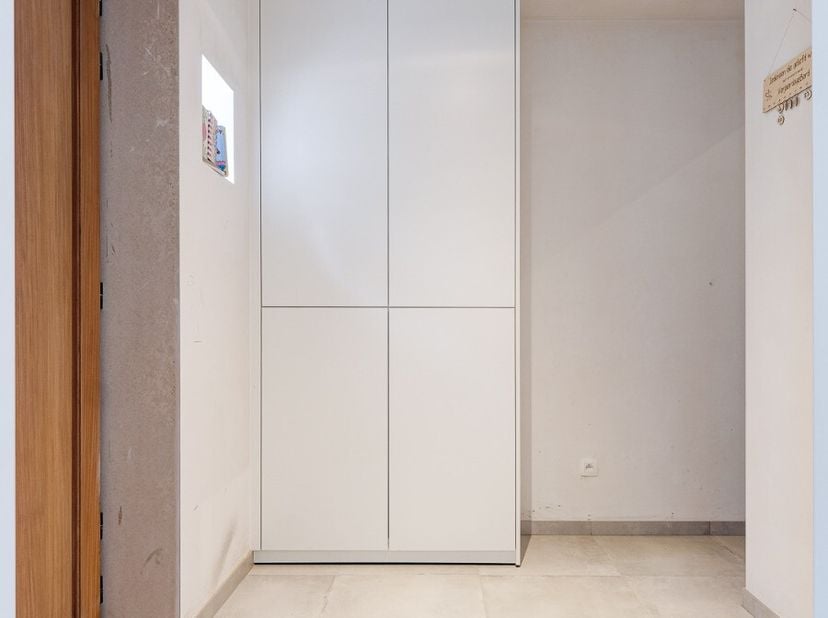 Prachtig afgewerkte ééngezinswoning in landelijke stijl, residentieel gelegen tussen Zonhoven en Hasselt op een perceel van 5are.Deze BEN-woning heeft