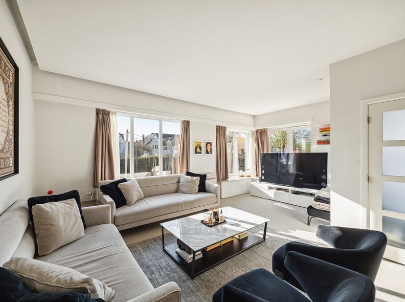 Lumière, espace et confort dans un emplacement facilement accessible&lt;br /&gt;
Cette maison étonnamment spacieuse offre pas moins de 245 m² de surface hab