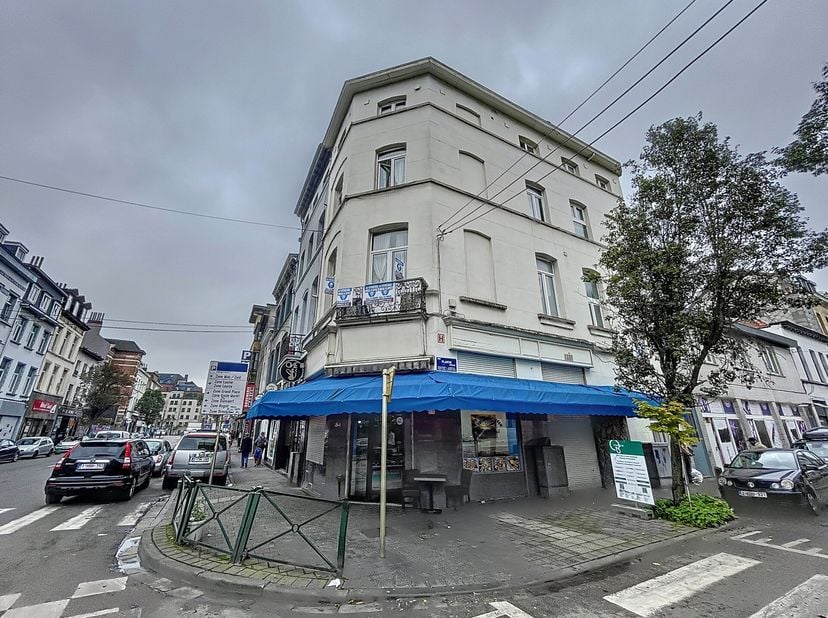 ANDERLECHT - REF: 6644808 - IMMEUBLE MIXTE AVEC 3 APPARTEMENTS + REZ-DE-CHAUSSEE COMMERCIAL !&lt;br /&gt;
Proche du centre ville, nous vous proposons à la v