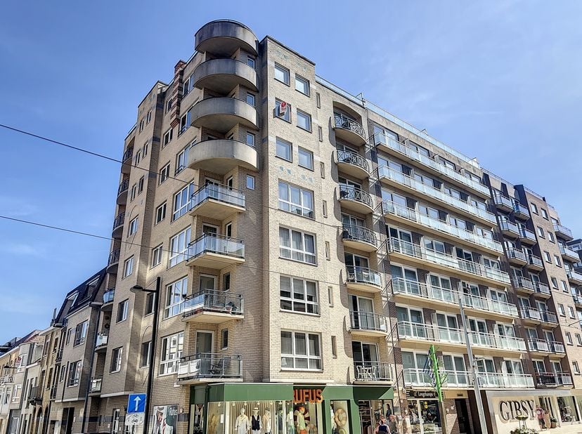 Appartement spacieux avec terrasse et 2 chambres à louer à Middelkerke. Cet appartement bénéficie d&#039;un emplacement central à Middelkerke, à proximité