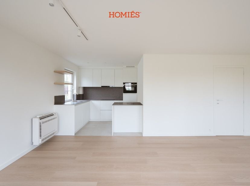 Dit recent gerenoveerde appartement (2025) op Egenhovenweg 36 in Heverlee biedt een perfecte combinatie van energiezuinig wonen, comfort en een strate