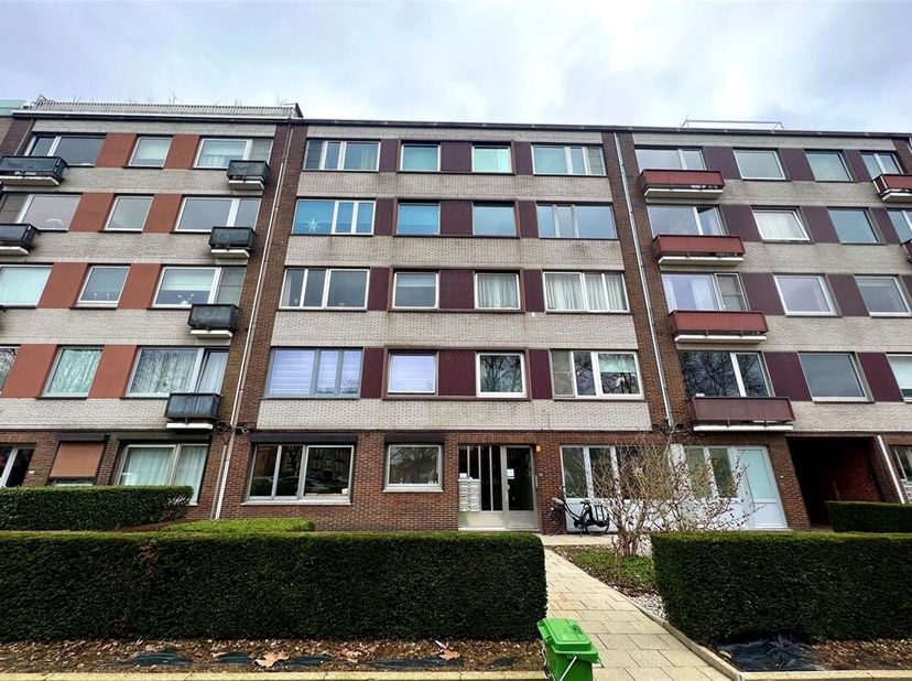 Centraal gelegen 2 slaapkamer appartement tussen de Kleine en Grote Ring in Hasselt. &lt;br /&gt;
Het appartement bevindt zich op de gelijkvloerse verdiepin