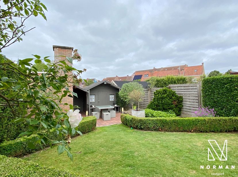 Deze charmante en goed onderhouden woning is heel rustig gelegen op wandelafstand van centrum Hulste.&lt;br /&gt;
Aangezien alles gelijkvloers voorzien is,