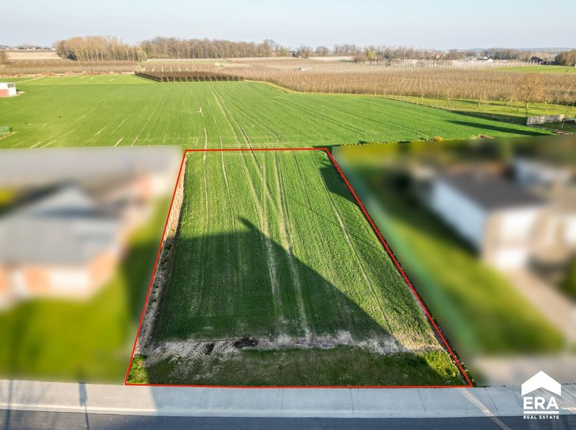 Residentieel gelegen bouwgrond voor een open bebouwing op een perceel van 13are 53ca, met een straatbreedte van 22,66 meter.Voor meer informatie ga na