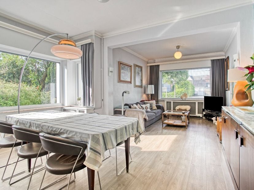 [[ DIT PAND NEEMT DEEL AAN DE ERA OPEN HUIZEN DAG OP 14/6 VAN 11:00 TOT 12:00 ]] Karaktervolle gezinswoning met vier slaapkamers te koop in Waregem In