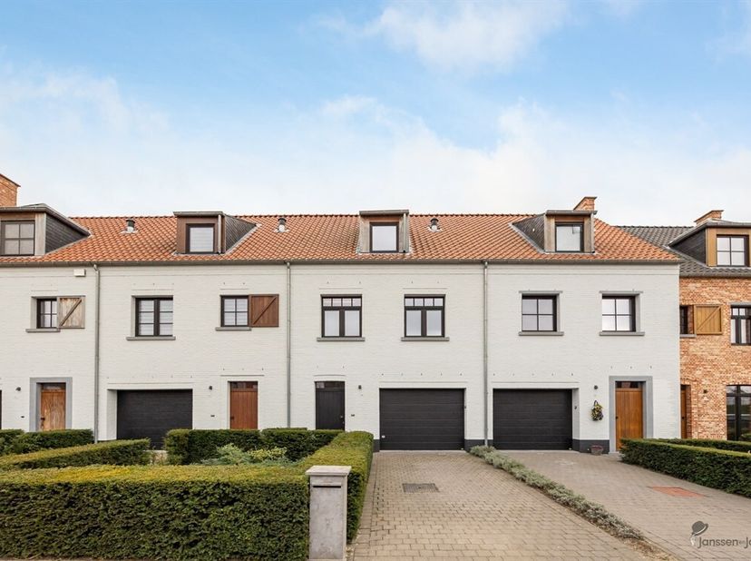 IN OPTIE - Instapklare woning met 3 slpks, garage en tuin&lt;br /&gt;
Bent u op zoek naar een instapklare woning met een onderhoudsvriendelijke tuin, zodat