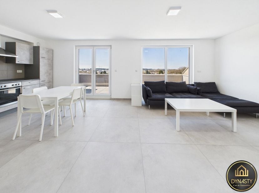 DYNASTY a le plaisir de vous présenter à la vente ce splendide appartement baigné de lumière, profitant dune vue panoramique imprenable sur les champs