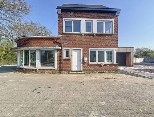                                         Bâtiment commercial à louer à Ath, € 2.500
