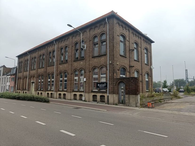 Leuvensesteenweg 443, 2800 Mechelen | kantoor (4 units, 1793 m²) - terrein (1 unit, 2888 m²)
