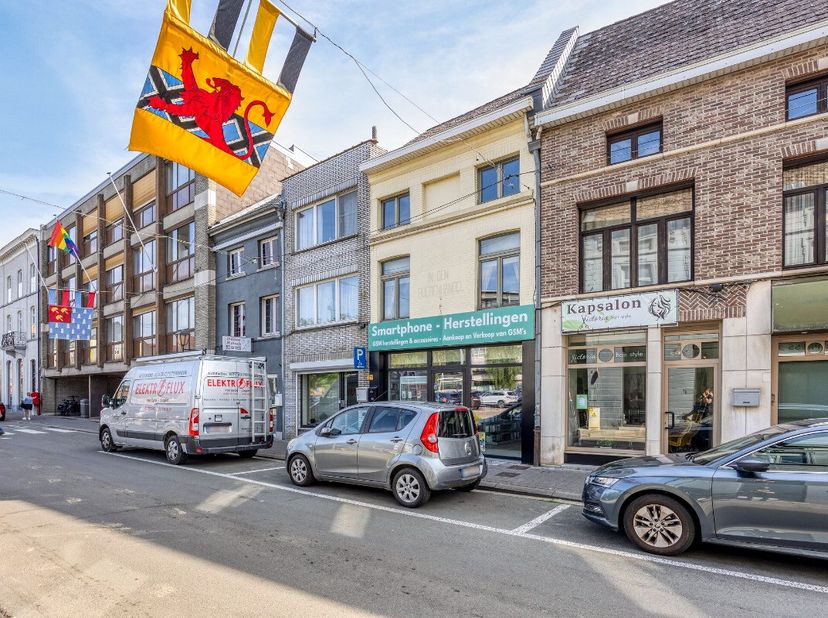 Diest  Verhuurd handelspand te koop, ideaal als investering Bent u op zoek naar een interessante investering in het centrum van Diest? Dan is dit verh