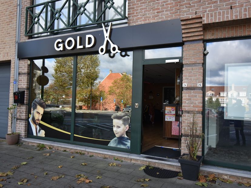 Goed gelegen handelspand te koop in Lanaken-centrum,&lt;br /&gt;
aan het Molenweideplein.&lt;br /&gt;
&lt;br /&gt;
Momenteel is het pand ingericht als kapsalon, keuken