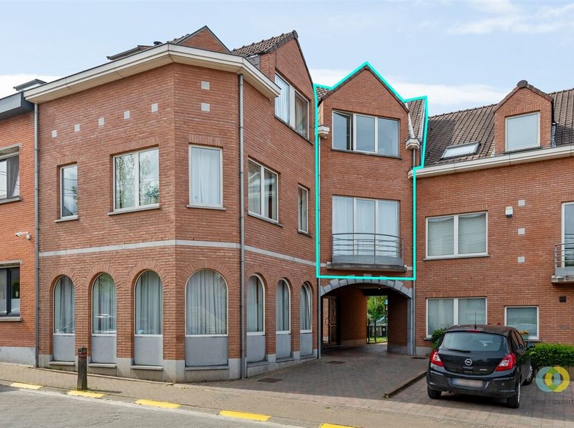 In een kleinschalig en goed onderhouden gebouw in het hart van Kortenberg, stellen wij u graag dit charmante duplex appartement voor. Een ideale oppor