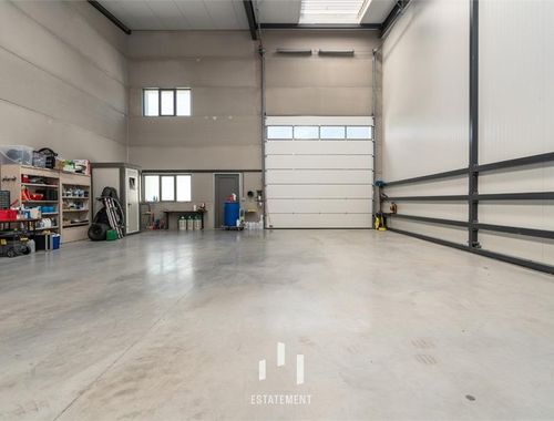                                         Magazijn zonder bureel te koop in Gijverinkhove, € 275.000
