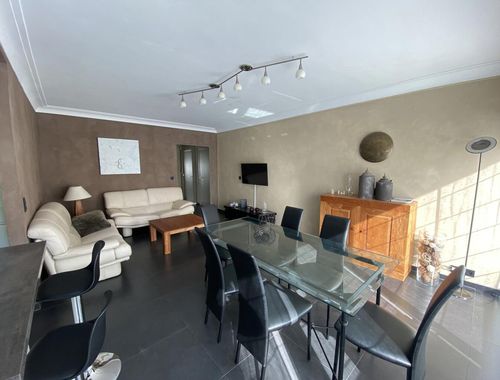                                         Appartement à louer à Liège, € 900
