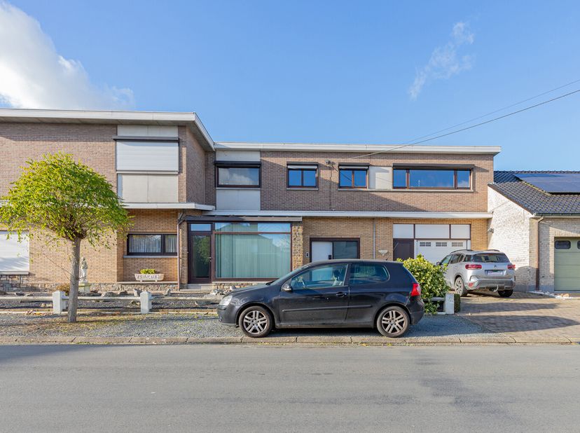 Bent u op zoek naar een uitstekende investering in Opwijk? Dan is dit prachtige appartementsgebouw wat u zoekt. Dit gebouw biedt ruimte, comfort en ee