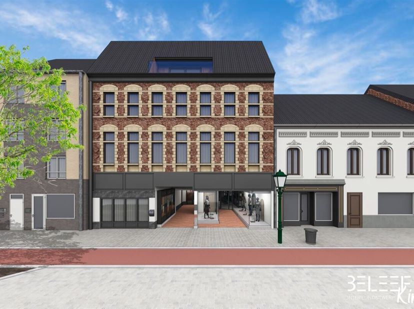 GUNSTIG GELEGEN WINKELRUIMTE!&lt;br /&gt;
Ideaal gelegen handelsgelijkvloers/winkelruimte  in hartje Leopoldsburg met voldoende parkeergelegenheid in de buu
