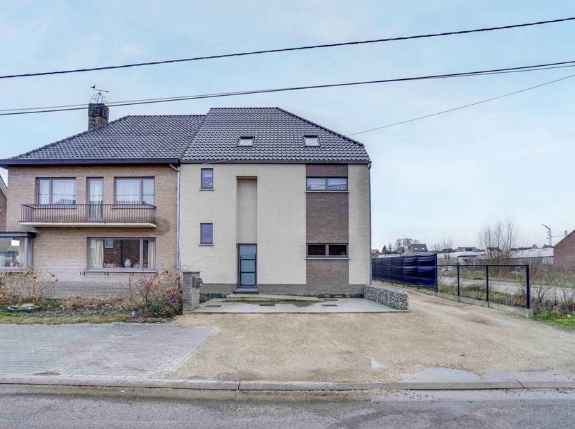 Ruim en modern gelijkvloers appartement met paardenfaciliteiten&lt;br /&gt;
Ontdek dit unieke en ruime gelijkvloerse appartement in een kleinschalige reside