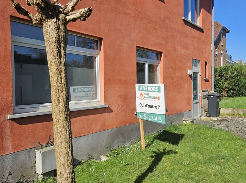Votre agence de Mariembourg vous propose, à proximité de la place de Mariembourg et de toutes commodités, un appartement situé au rez-de-chaussée dun