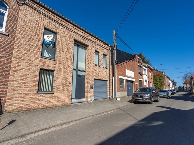 *** OPTION - DANS L&#039;ATTENTE DE LA SIGNATURE DU COMPROMIS *** TRIOR Nivelles vous propose cette agréable maison 5 chambres + Bureau !  Située à Buzet d