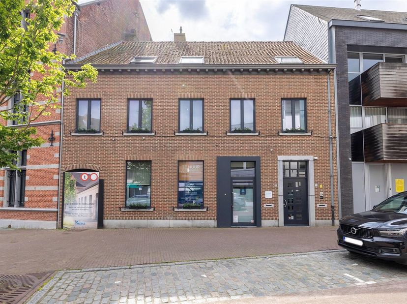 Recent vernieuwd handelspand in centrum van Westerlo &lt;br /&gt;
Ligging: Ideaal gelegen pal in het centrum van Westerlo met alle voorzieningen (grote mark