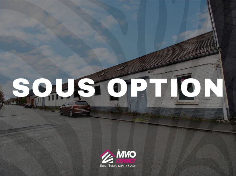 OPTION !!!&lt;br /&gt;
Ensemble immobilier professionnel idéalement situé à proximité immédiate de laéroport de Charleroi, dans le zoning de Jumet.&lt;br /&gt;
Le