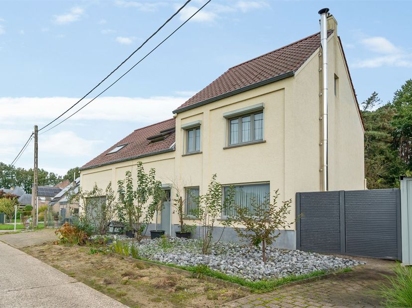 Op een uiterst rustige en landelijke toplocatie te Aarschot (Langdorp), treffen we gezellige hoevewoning op ruim perceel van 1407 m². &lt;br /&gt;
 &lt;br /&gt;
D