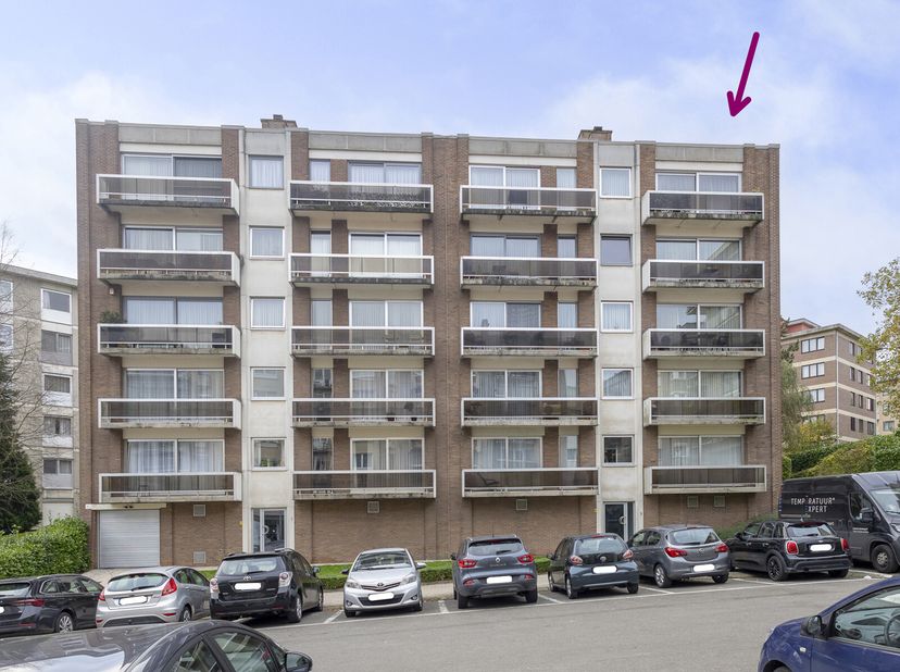 Penthouse met één slaapkamer en rustig en ruim zuidelijk gelegen terras te Dilbeek!&lt;br /&gt;
Dit appartement is gelegen op de bovenste (zesde) verdieping