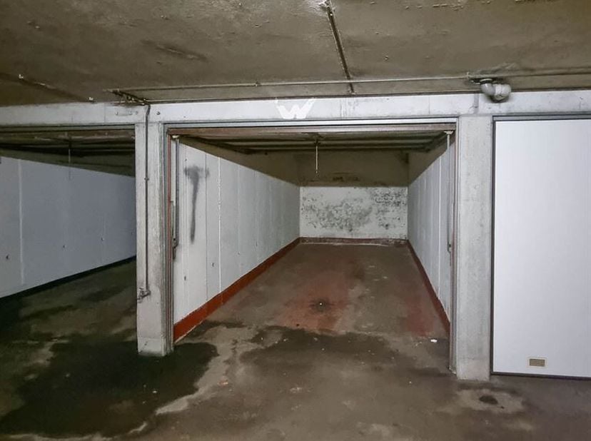 Ligging:&lt;br /&gt;
Ondergrondse garagebox gelegen in het garagecomplex achter de gebouwen Dascottelei 90-118.&lt;br /&gt;
De garagebox is voorzien van een kante