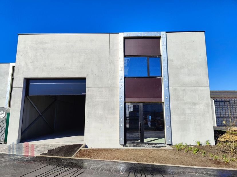 Bien professionnel à louer
                    à 8460 Oudenburg