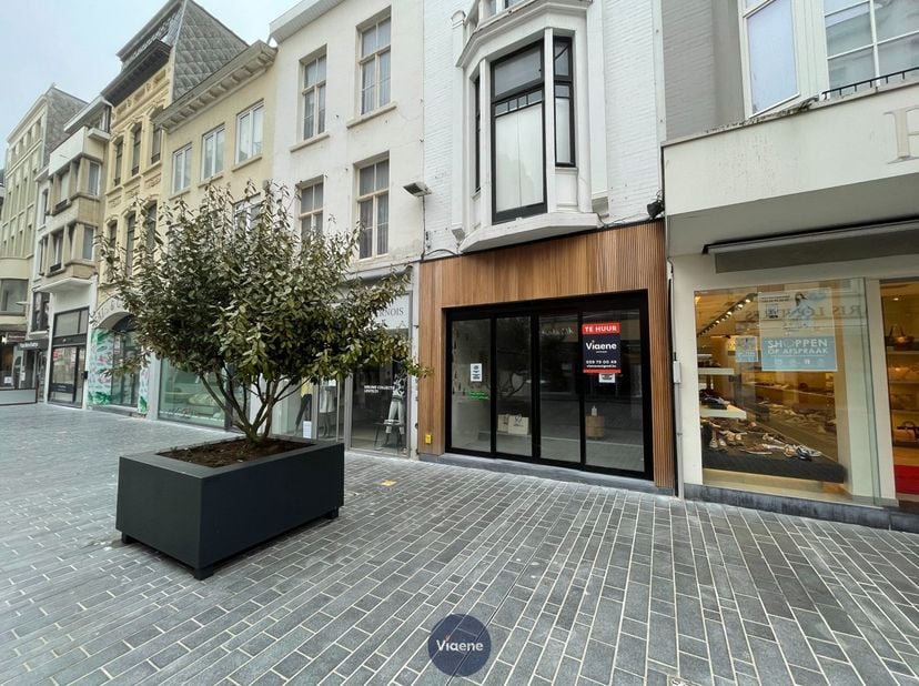 Bien professionnel à louer
                    à 8400 Oostende