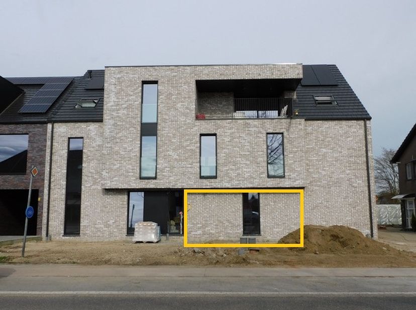 Bent u op zoek naar een energiezuinig en luxueus afgewerkt appartement op een toplocatie? Dit gelijkvloers appartement met een uitstekende bereikbaarh
