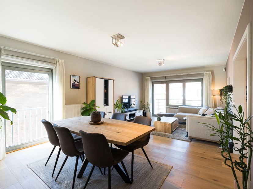 GRIMBERGEN, parfaitement situé proche de facilités, très bel APPARTEMENT (2ch/1sdb) avec GARAGE. Situé au 2ème étage d&#039;une petite copropriété sans asc