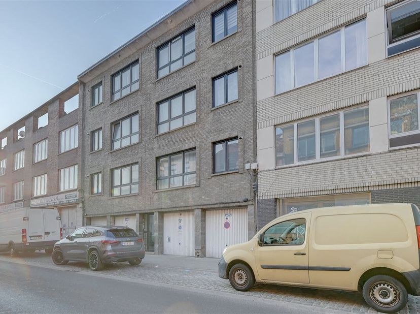 Espace de stockage/entrepôt avec de nombreuses possibilités à Borgerhout&lt;br /&gt;
Situation :&lt;br /&gt;
Cet espace de stockage/entrepôt est situé dans la Bor