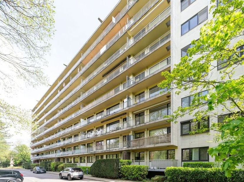 Instapklaar appartement gelegen in een parkgebied nabij het centrum, voorzien van alle comfort en geschilderd. Uitstekende ligging op wandelafstand va