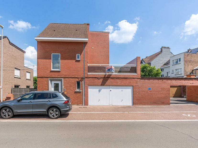 Appartement met 2 slaapkamers, zeer ruim terras en mogelijkheid tot aankoop van een garage. Klinkt dit als muziek in de oren? Dan is het pand op de Ol
